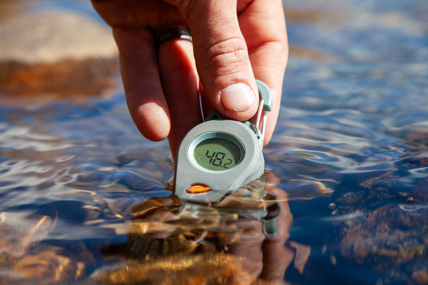 Double Scale Fishing Water Thermometer with Carabiner for Sea River Lake